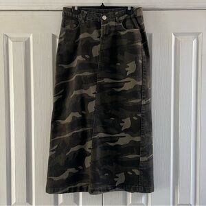 Camouflage Long Straight Denim Jean Skirt with pockets size medium